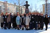 В Коврове прошел митинг, посвященный 80-летию со дня присвоения Зои Космодемьянской звания Героя Советского Союза