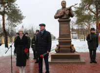 В Коврове торжественно открыли бюст легендарному конструктору Михаилу Калашникову